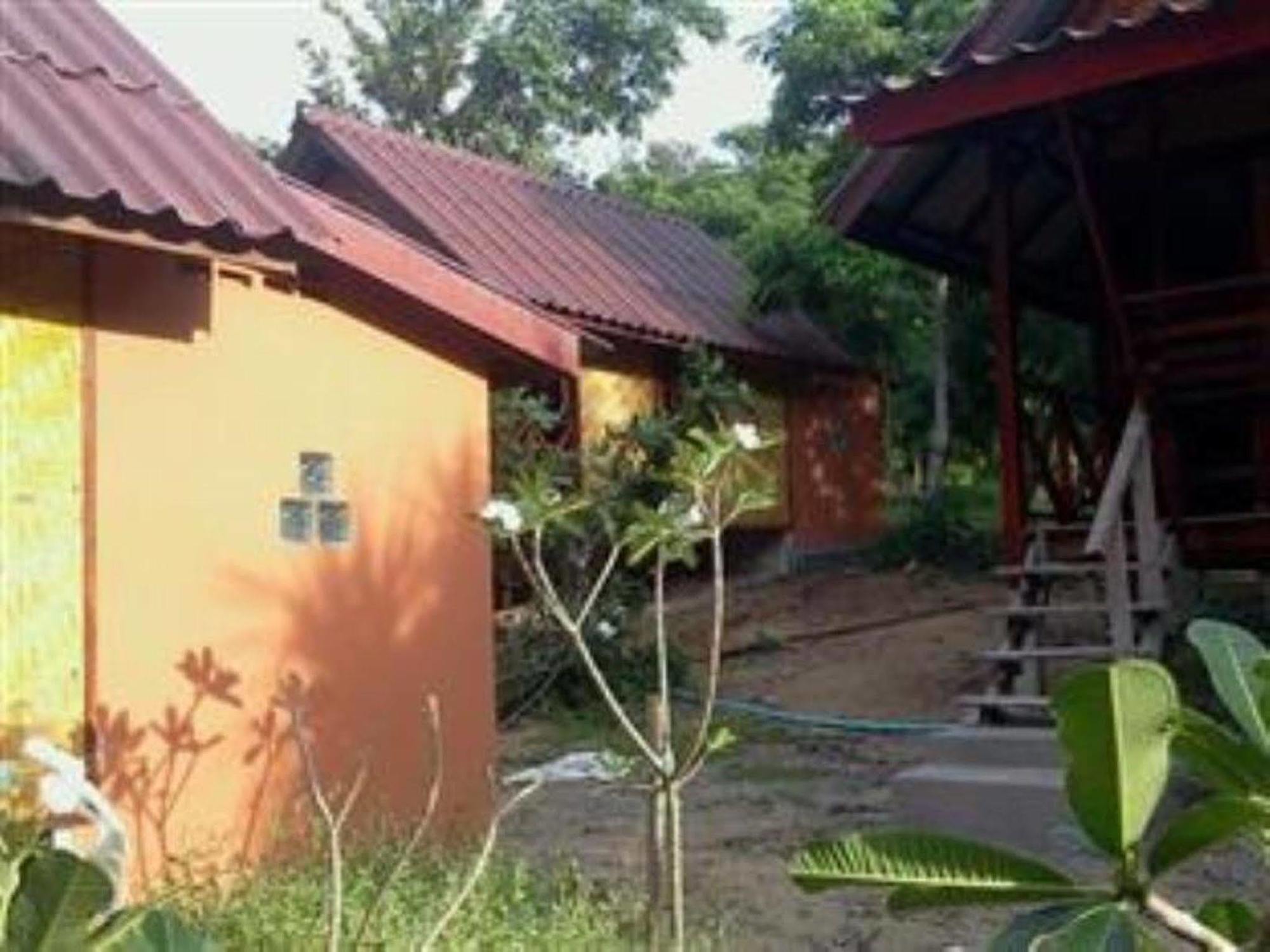 Lipe Sunset Beach Resort Exterior photo